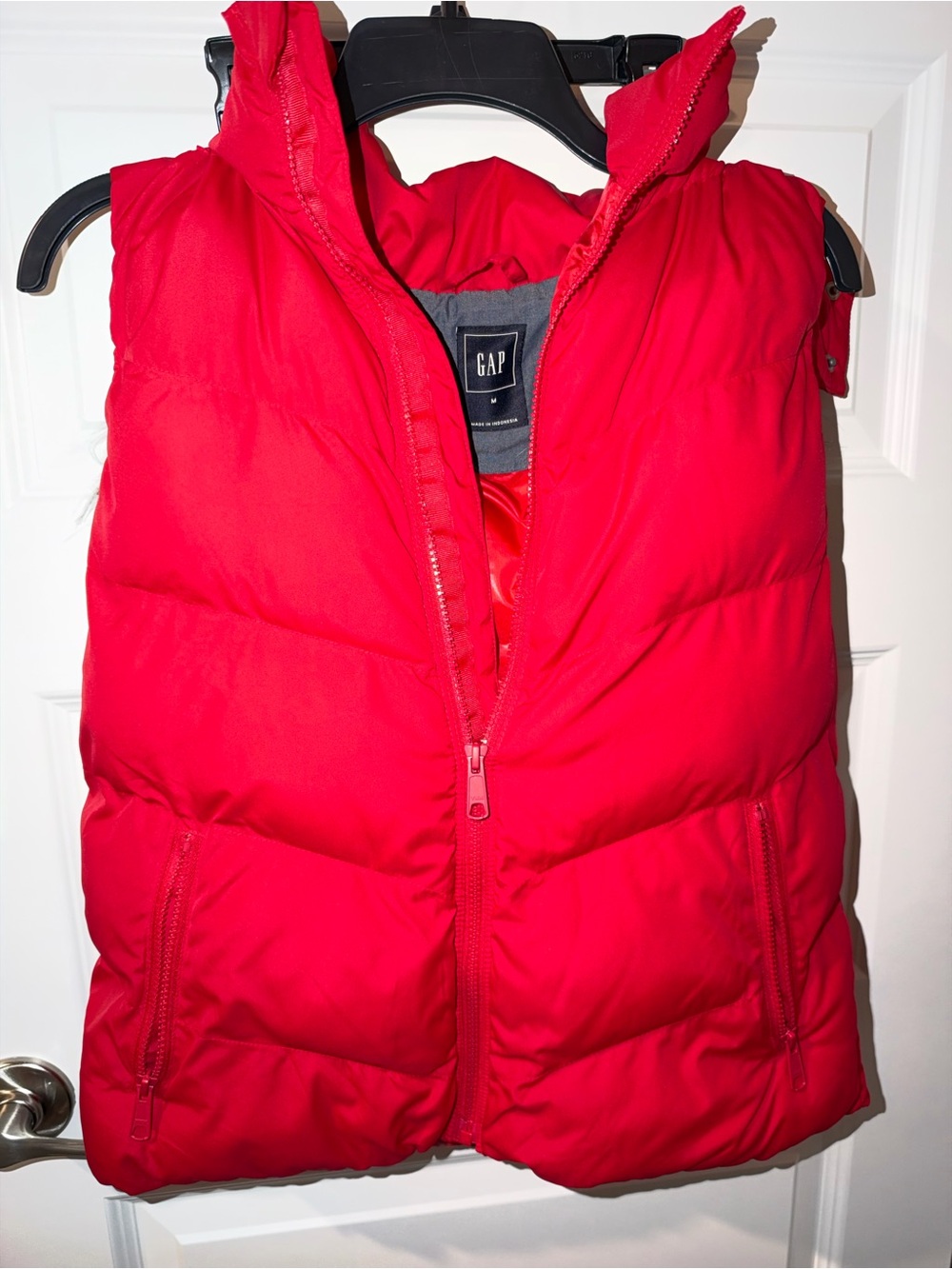 Size medium GAP Women's Red Puffer Vest